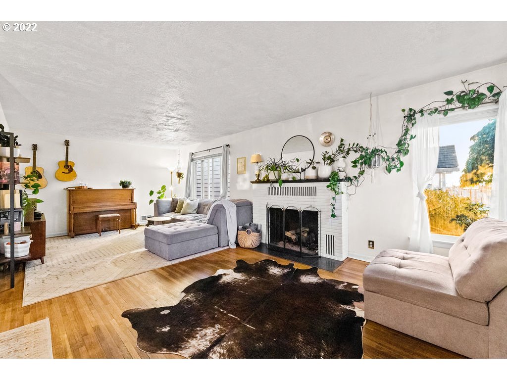 1011 W FOURTH PLAIN BLVD