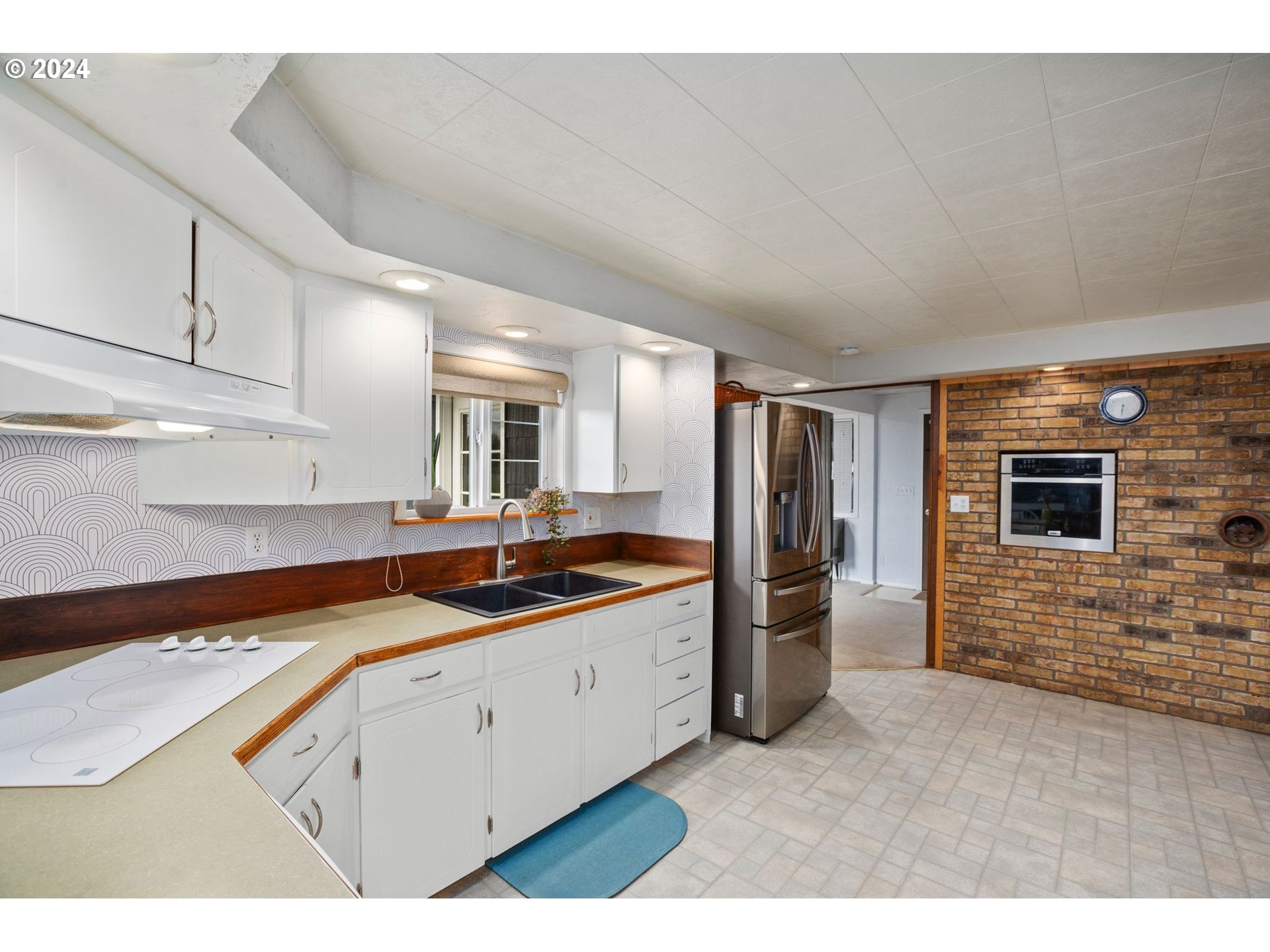 220 DREWS PRAIRIE RD