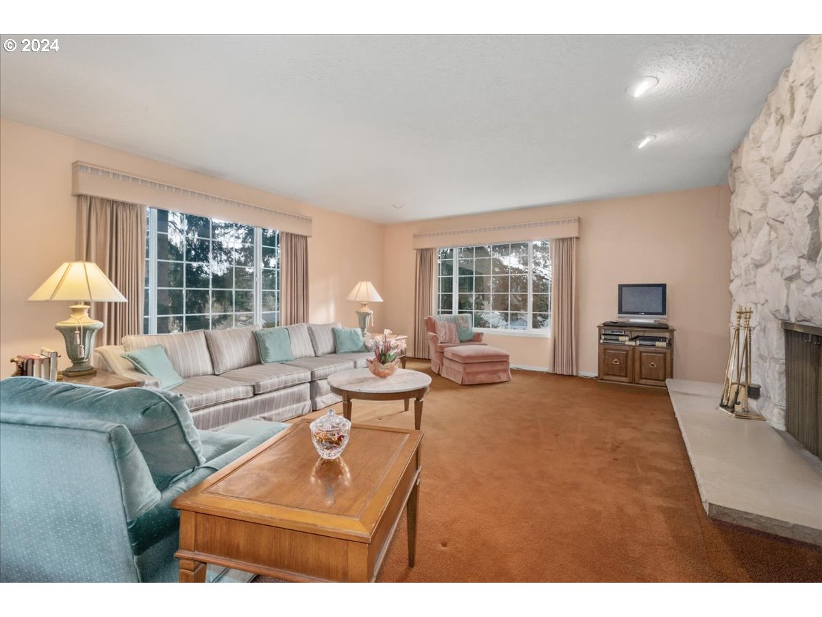 4901 NW WASHINGTON ST