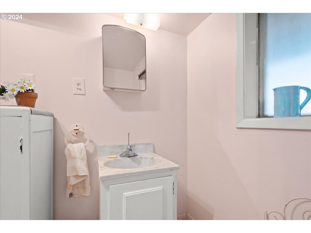 4901 NW WASHINGTON ST