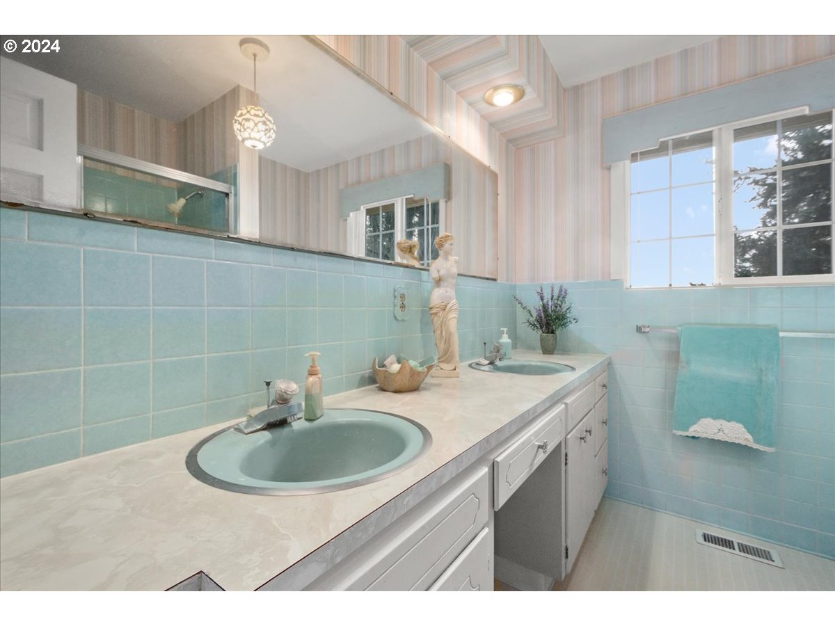 4901 NW WASHINGTON ST