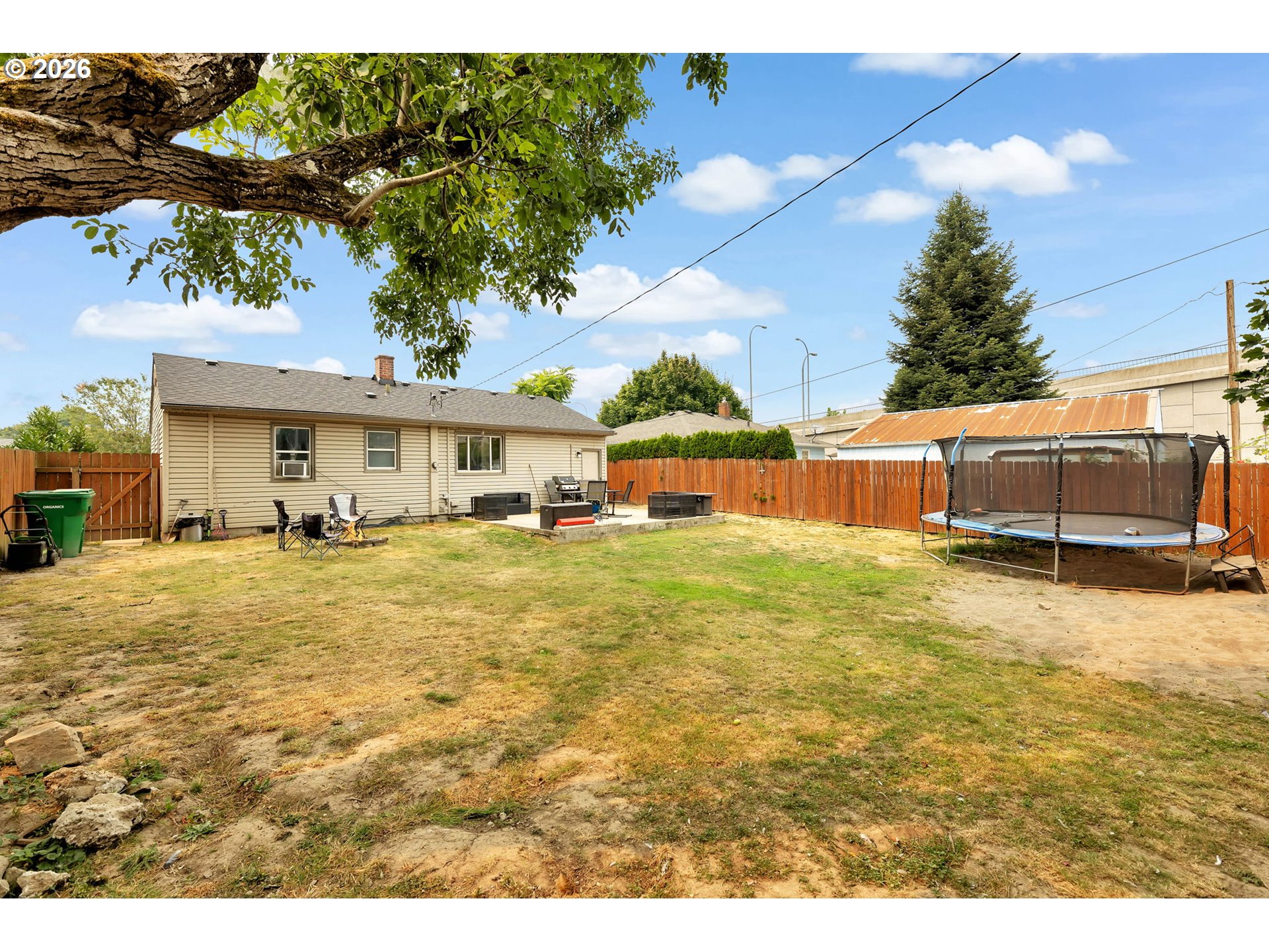 3809 THOMPSON AVE
