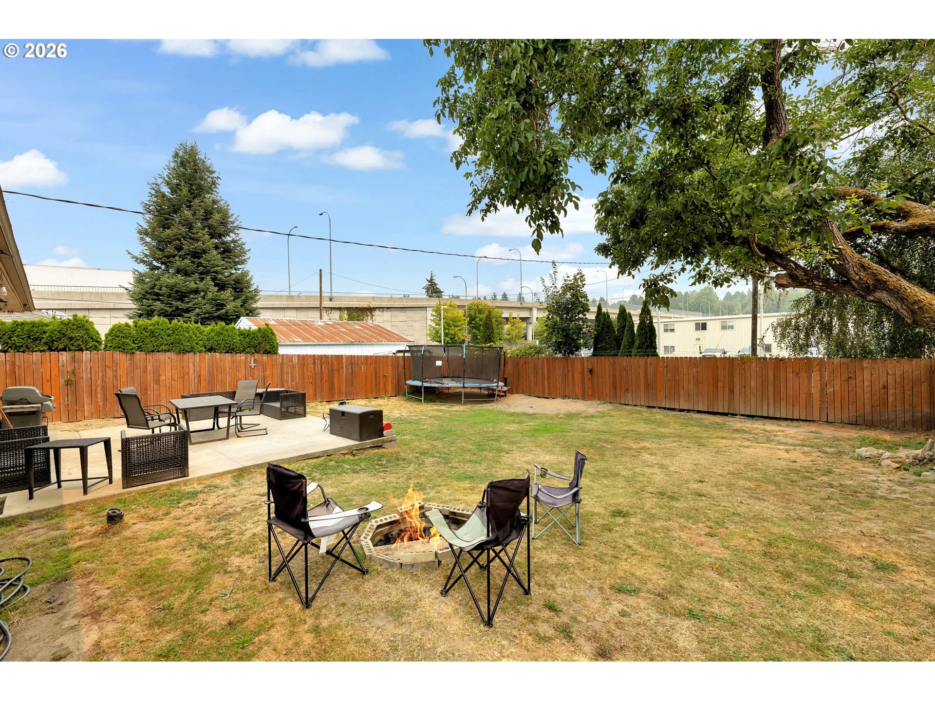 3809 THOMPSON AVE