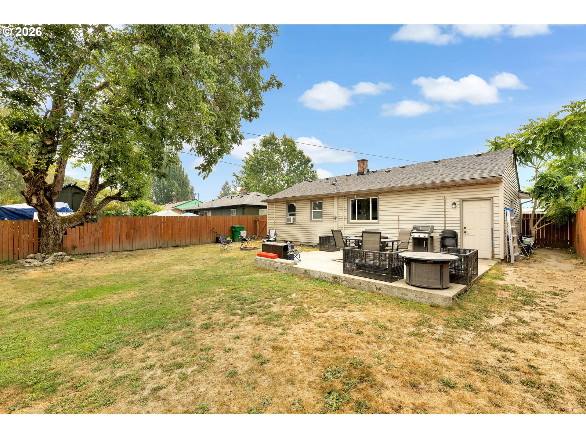 3809 THOMPSON AVE