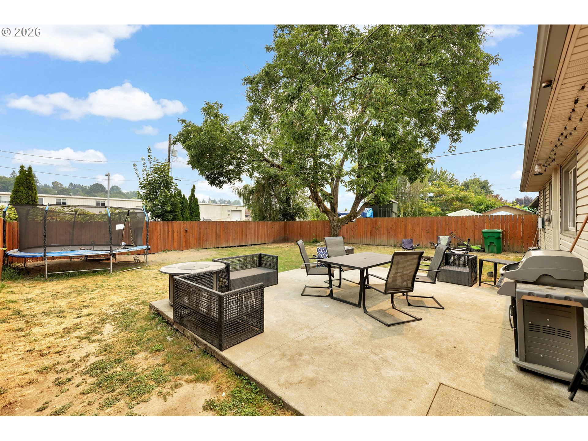 3809 THOMPSON AVE
