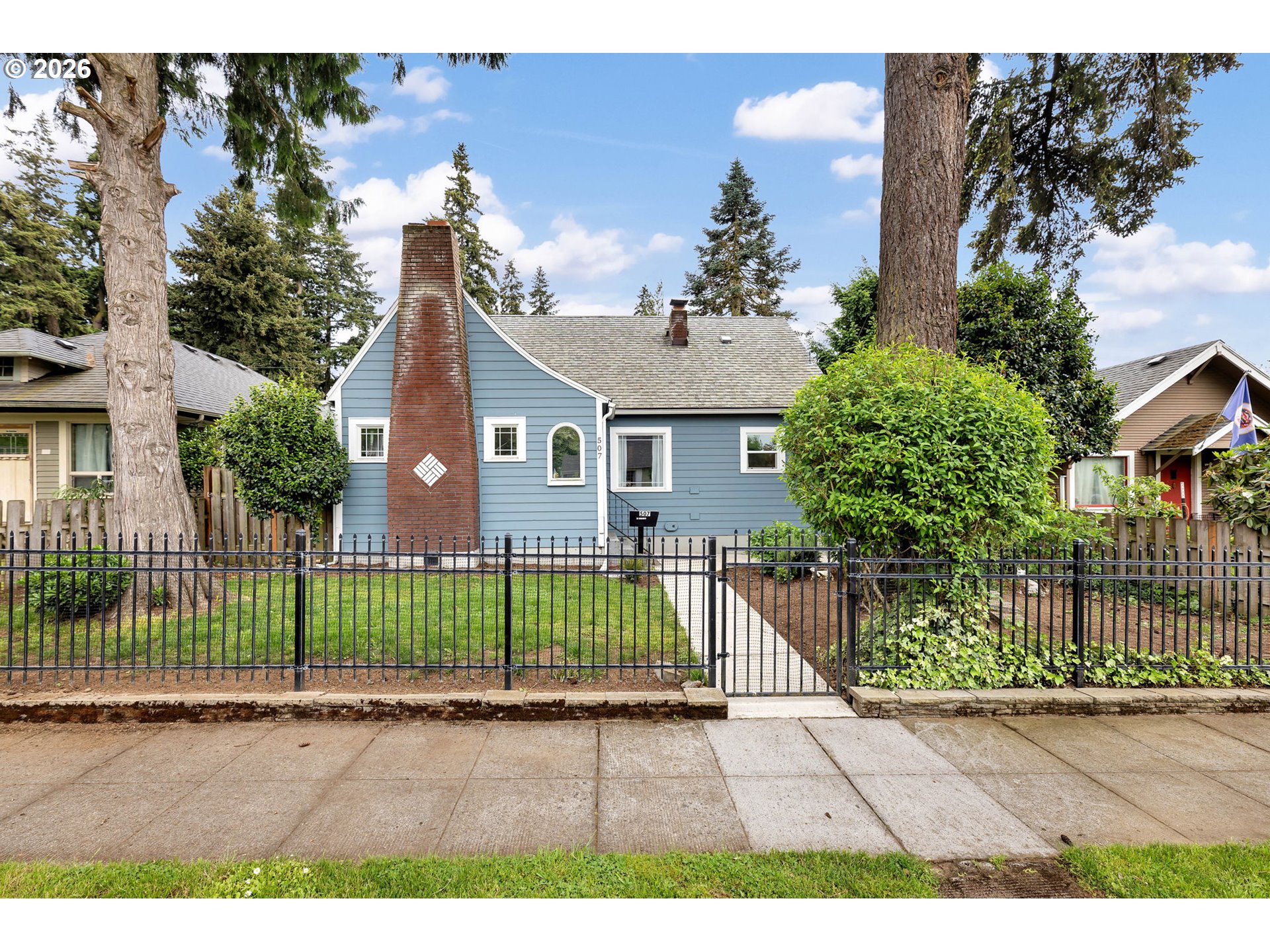 507 W 33RD ST
