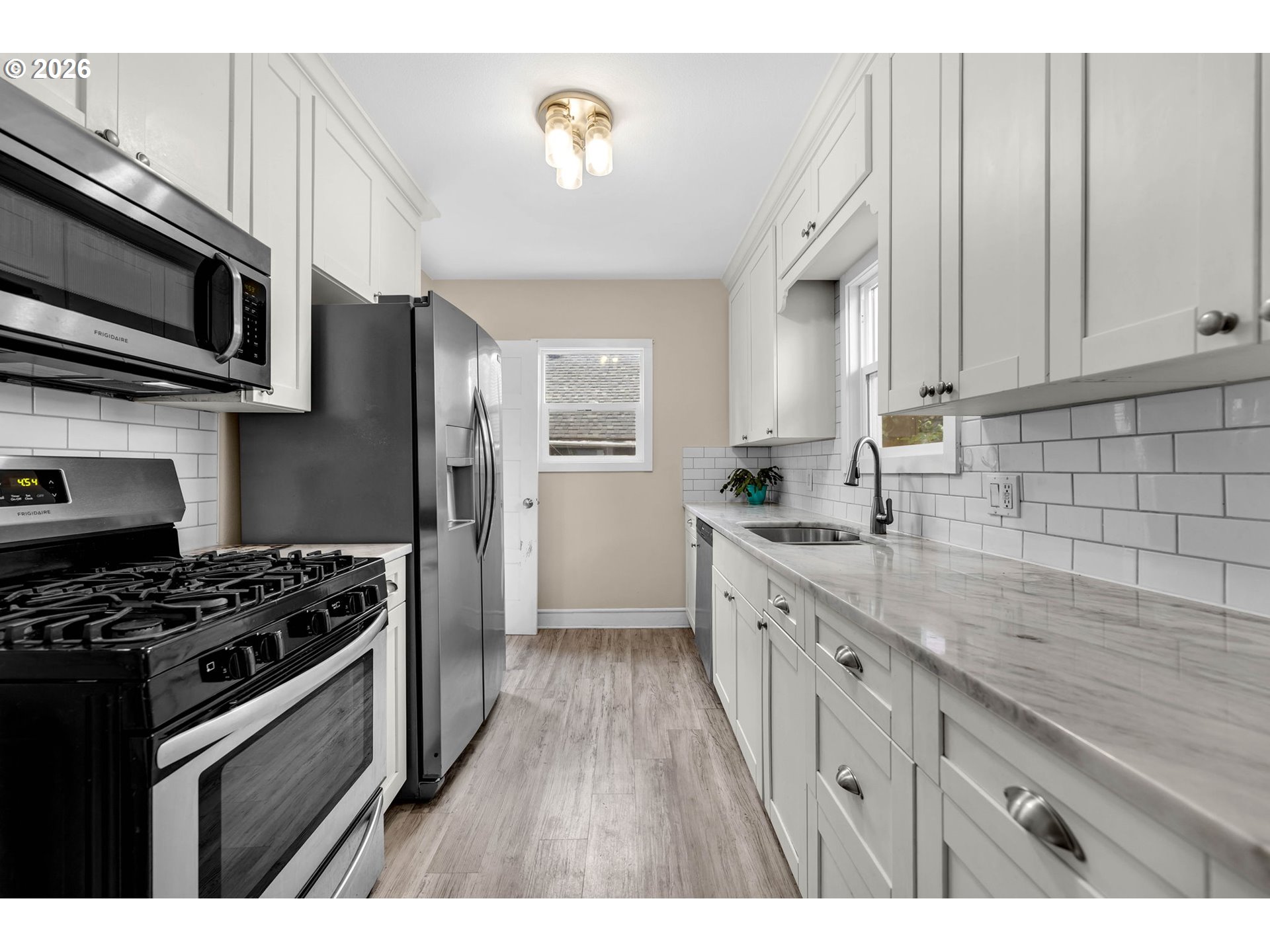 507 W 33RD ST