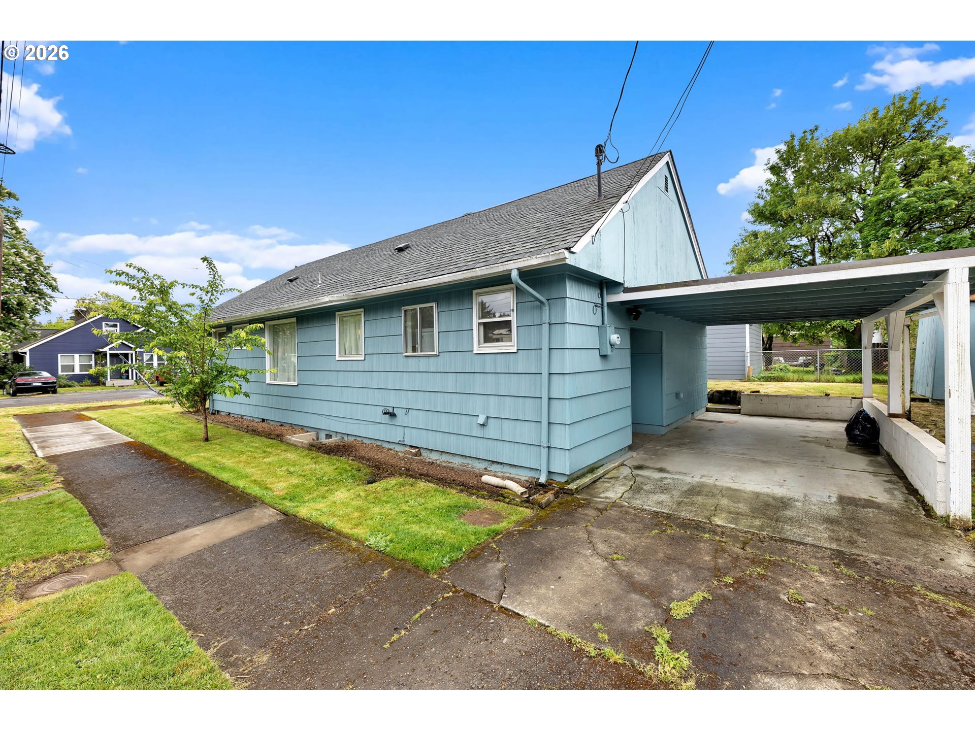 807 N 8TH AVE