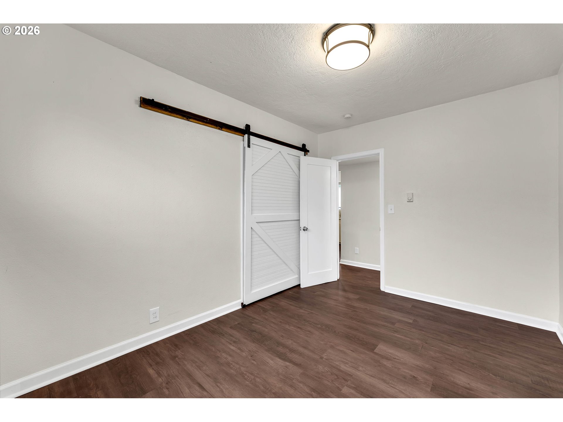 807 N 8TH AVE