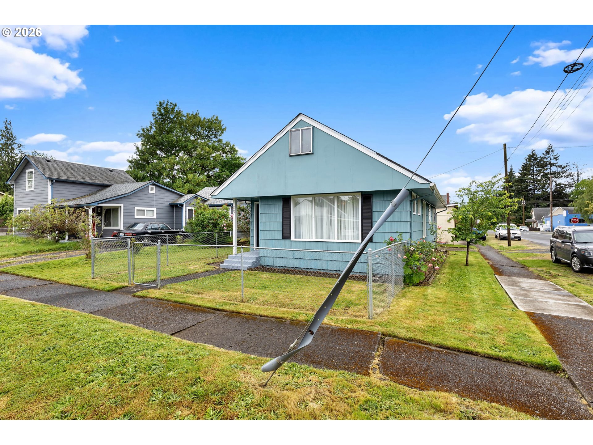 807 N 8TH AVE