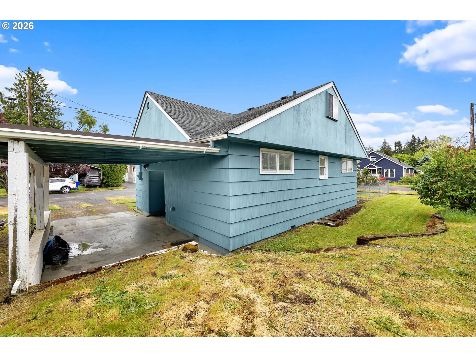 807 N 8TH AVE