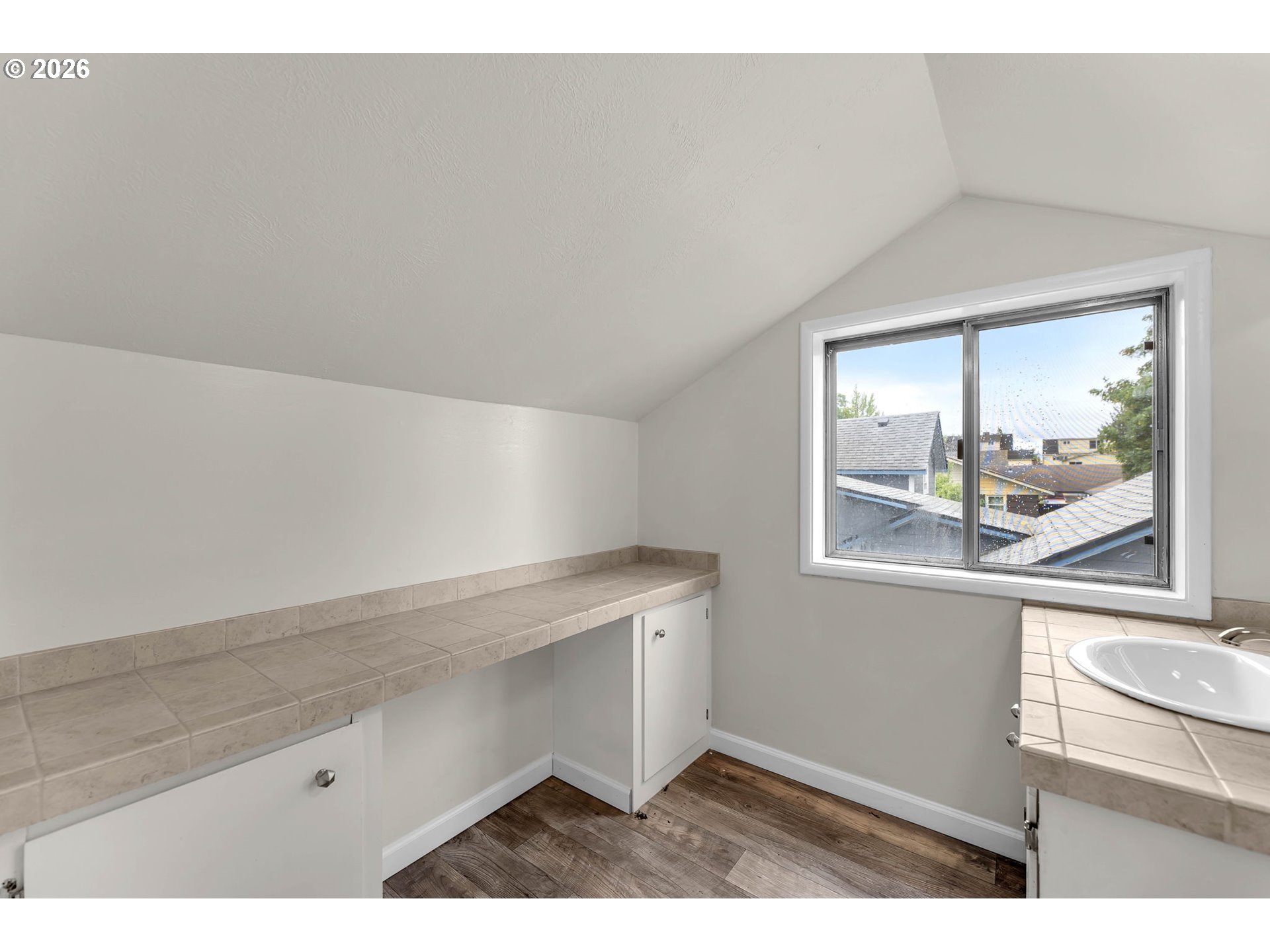 807 N 8TH AVE