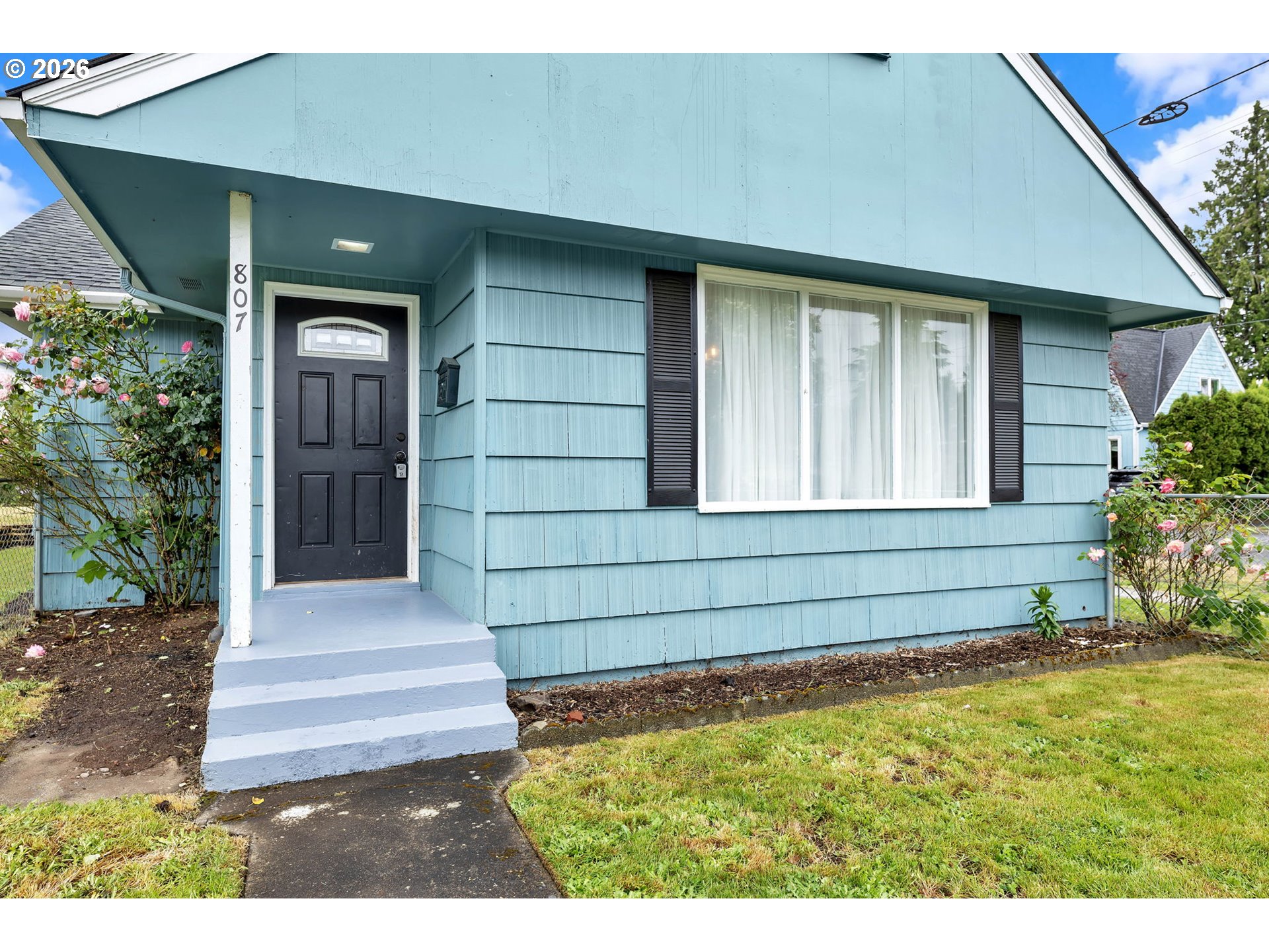 807 N 8TH AVE