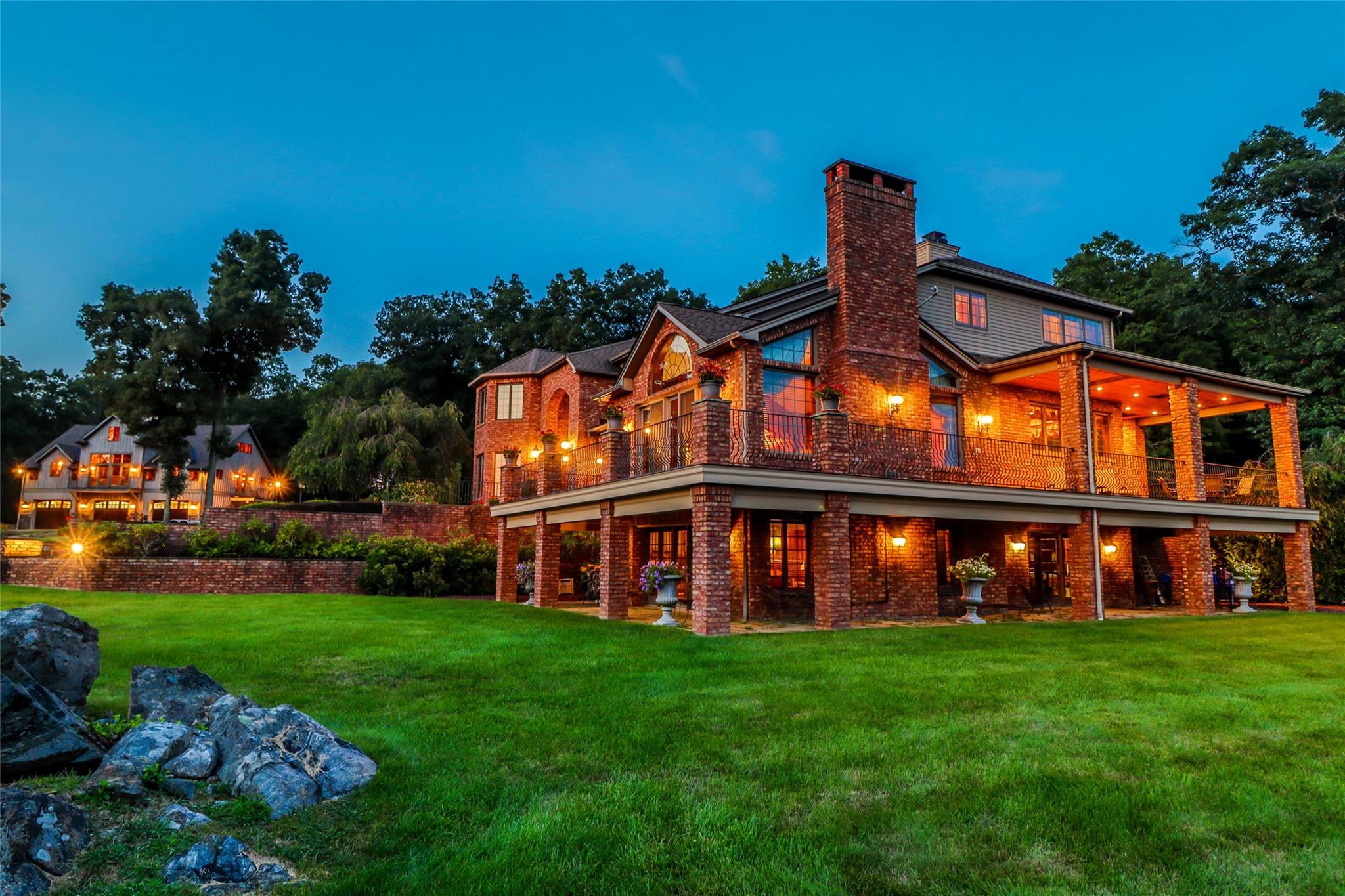 16 Reynwood Drive