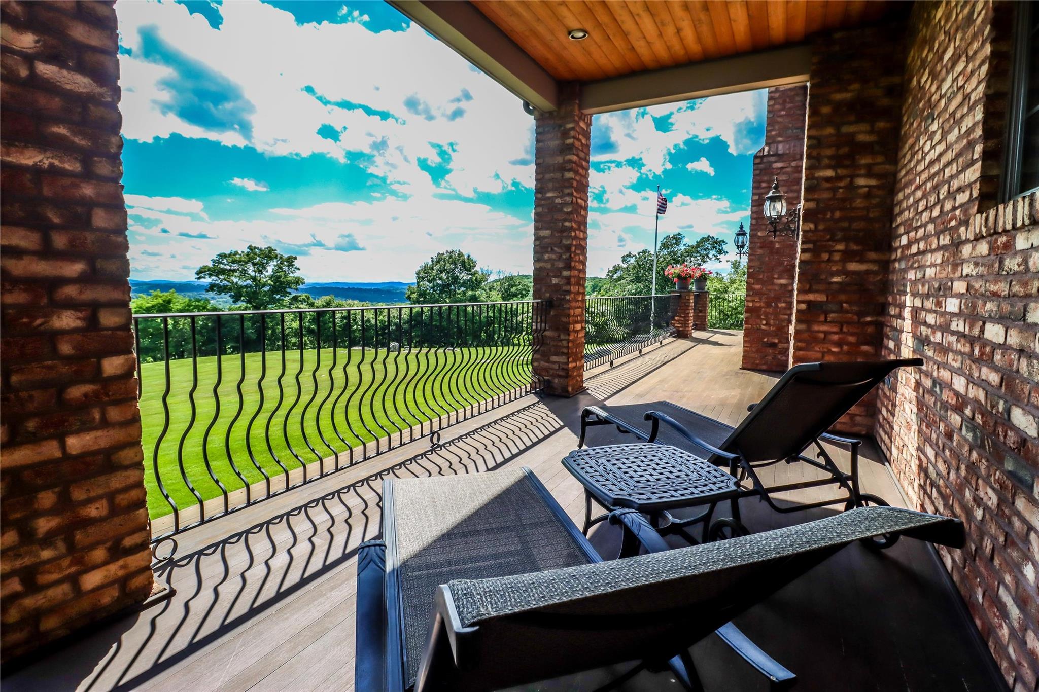16 Reynwood Drive