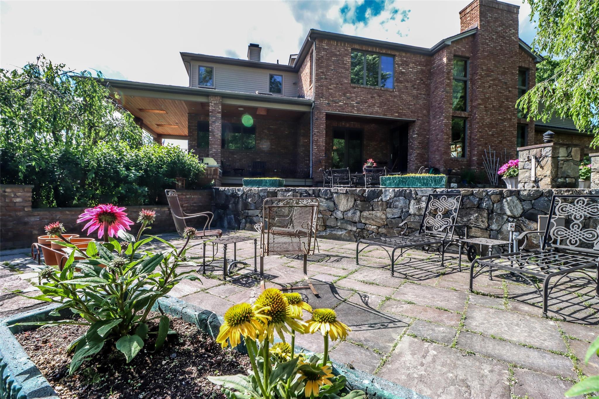 16 Reynwood Drive