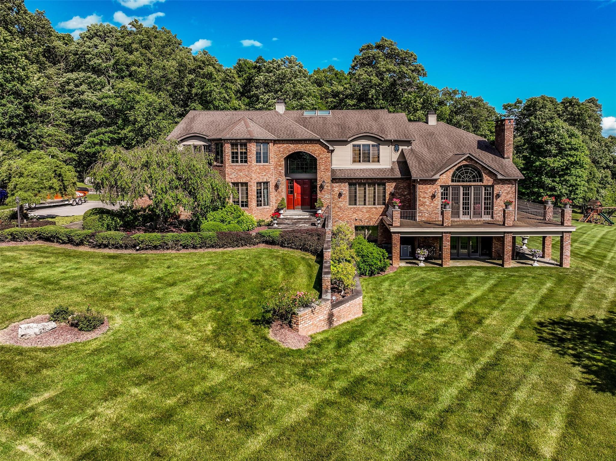 16 Reynwood Drive