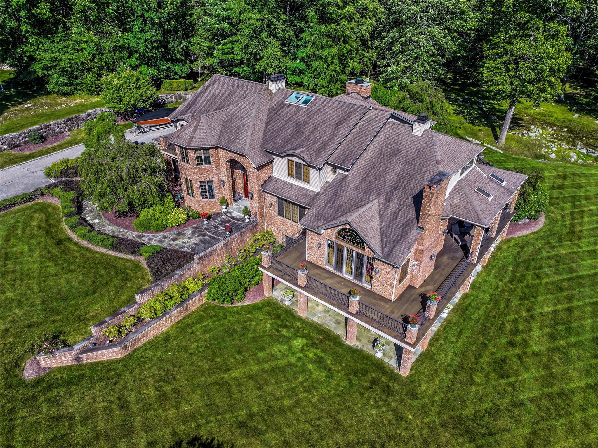 16 Reynwood Drive