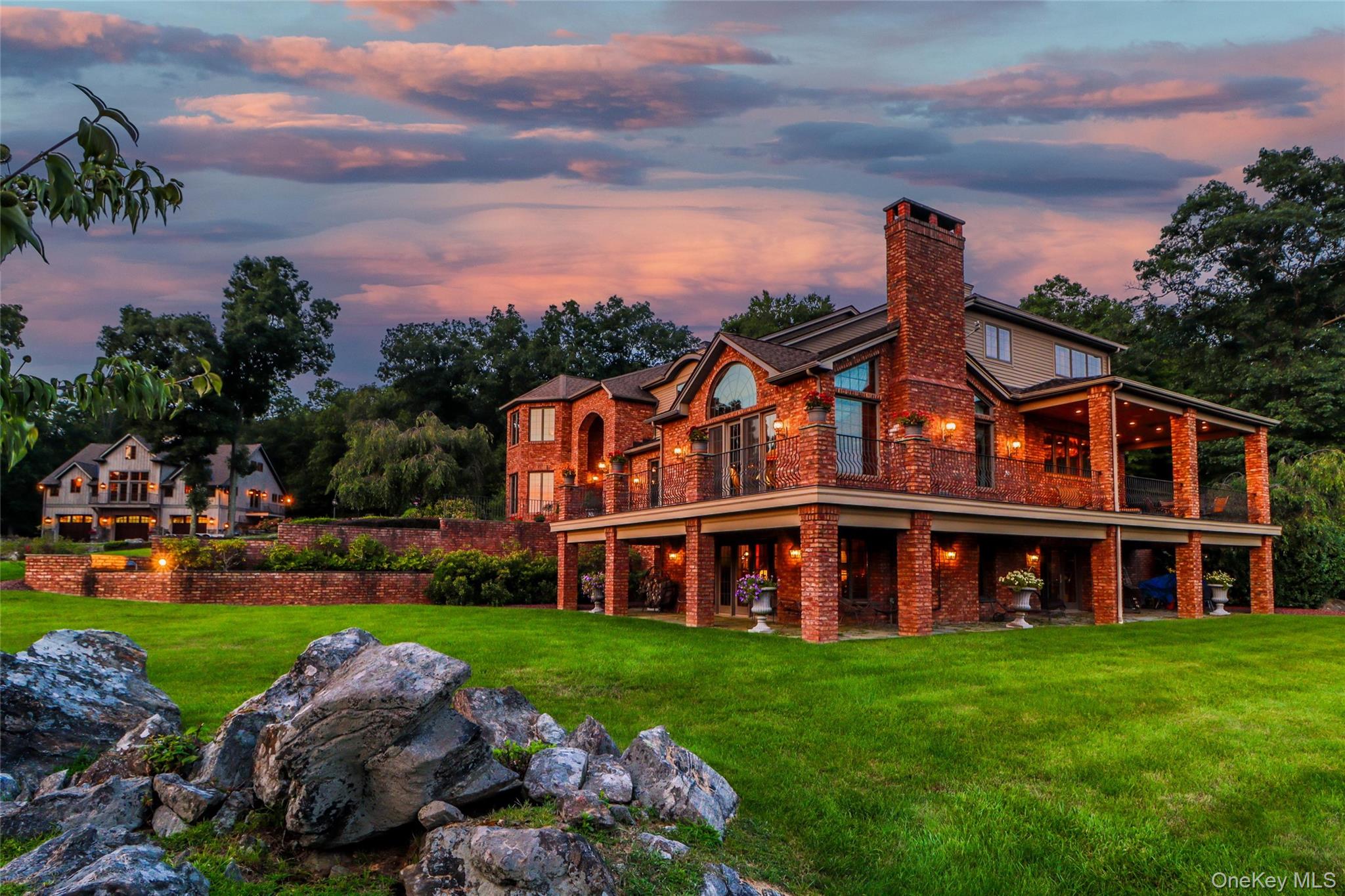 16 Reynwood Drive