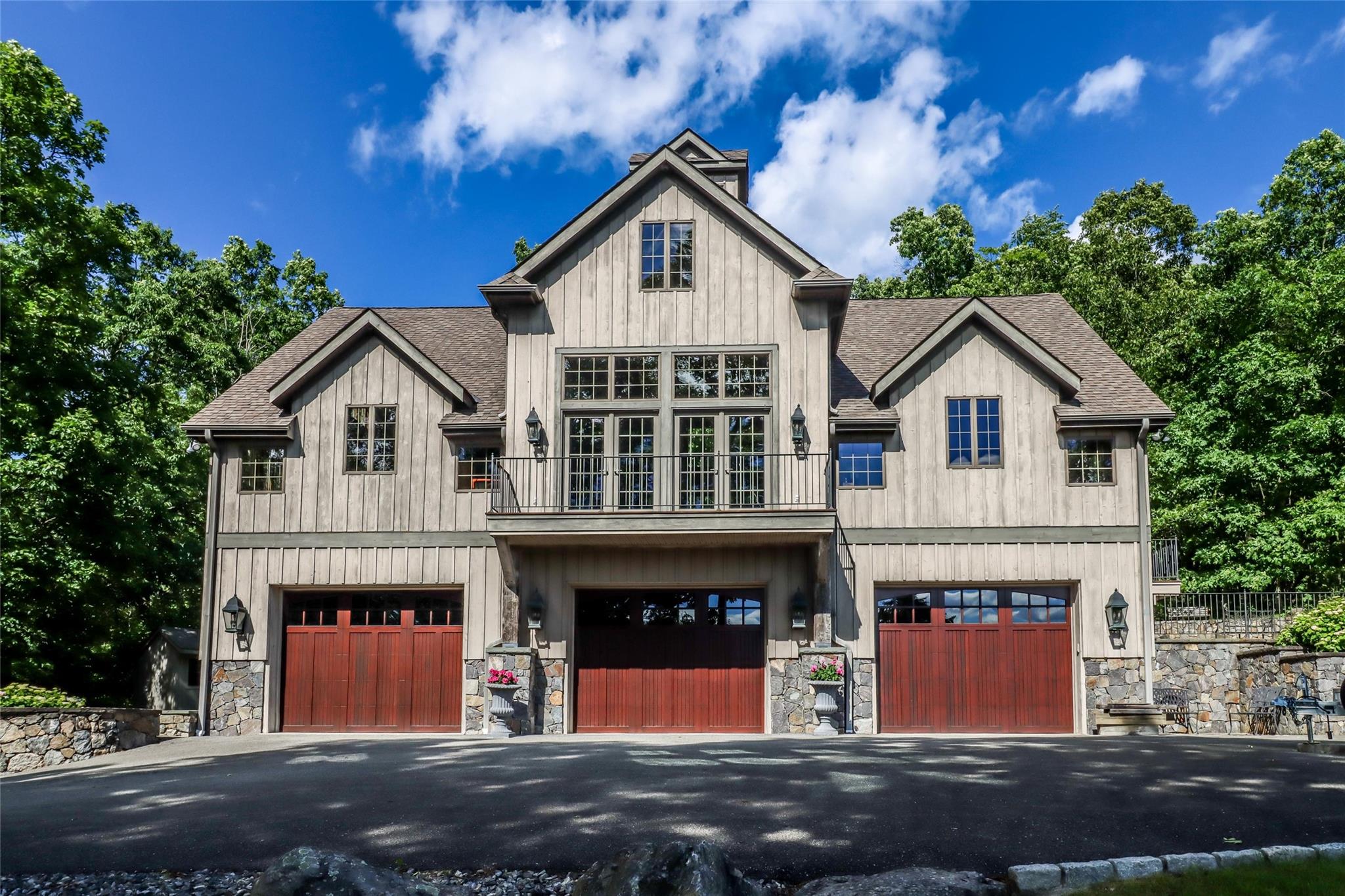 16 Reynwood Drive