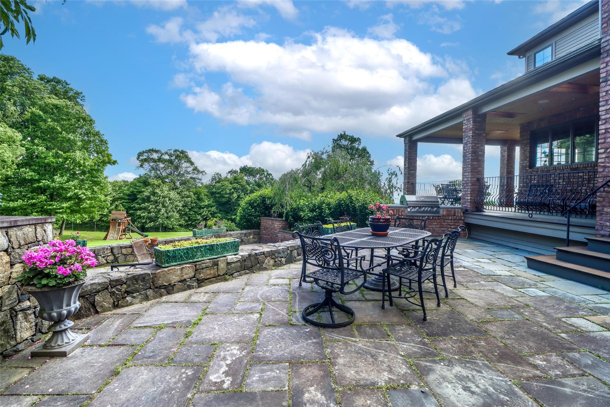 16 Reynwood Drive