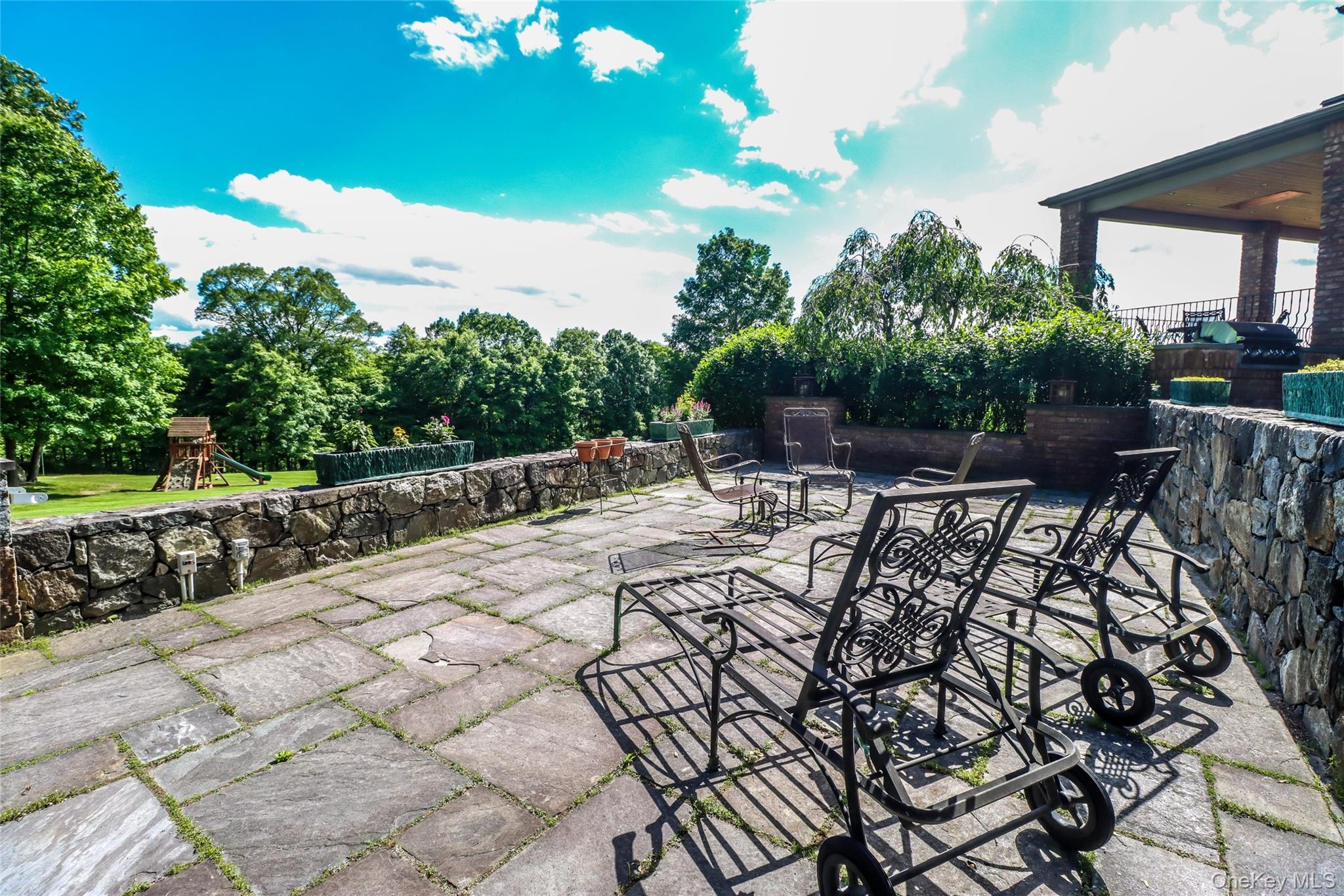 16 Reynwood Drive