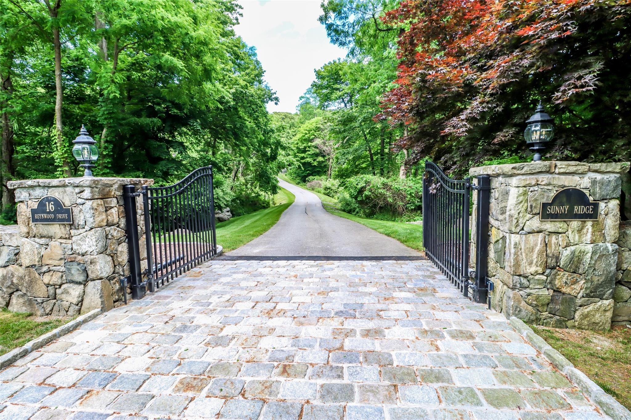 16 Reynwood Drive