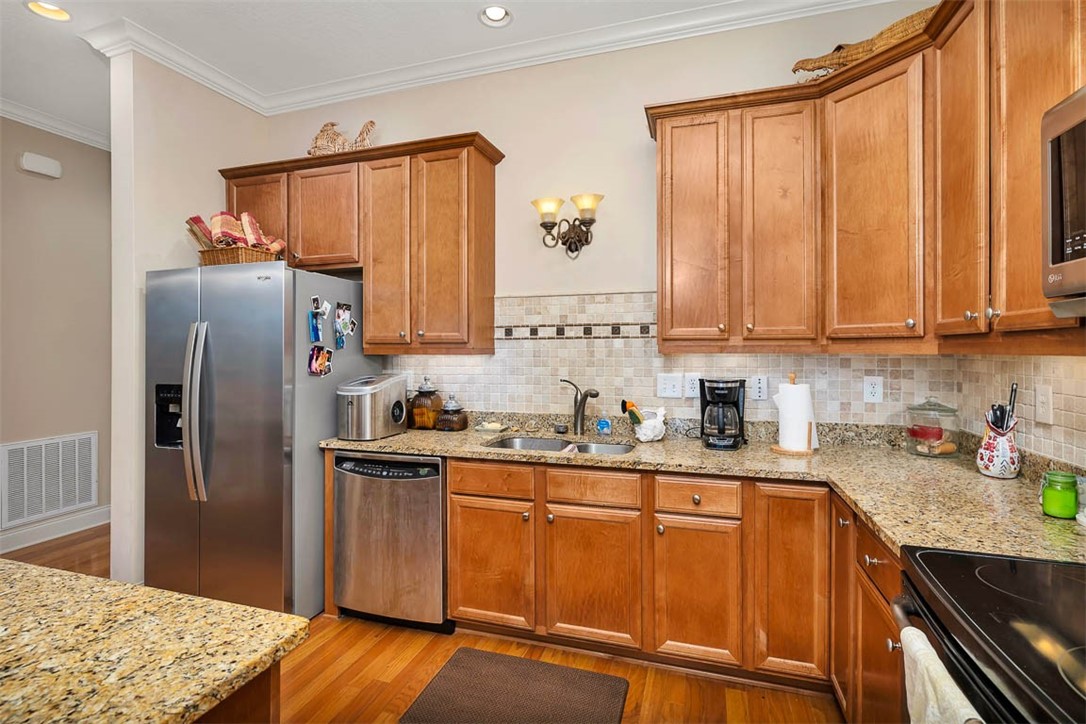 1104 Grand View Drive