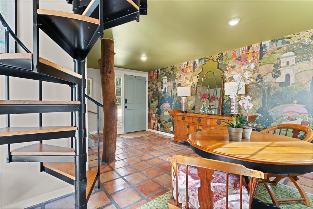 61 Maxwell Ave