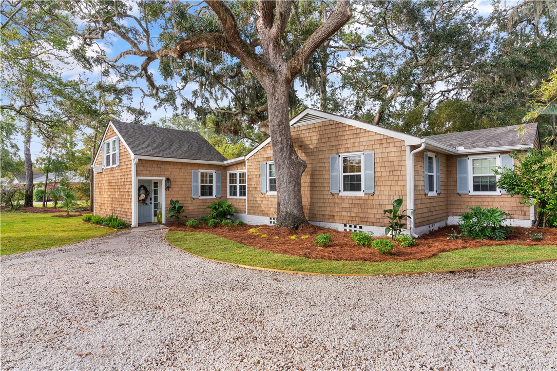 61 Maxwell Ave