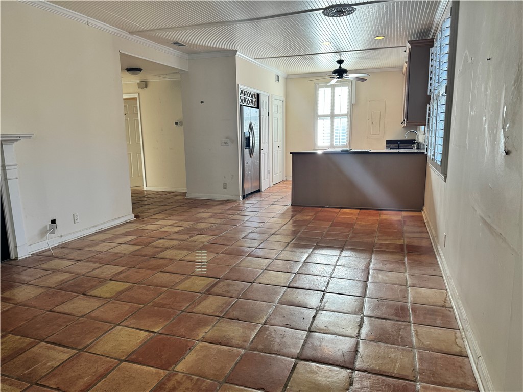1035 Beachview Drive 303