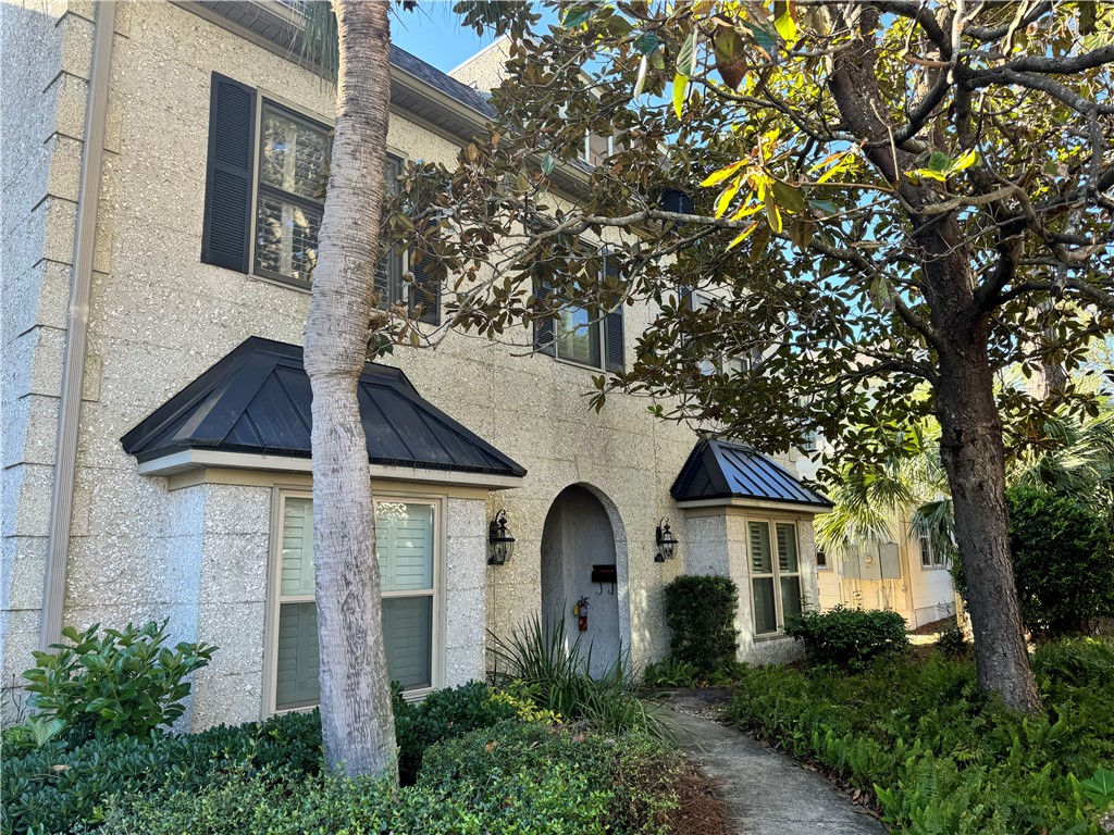 1035 Beachview Drive 303