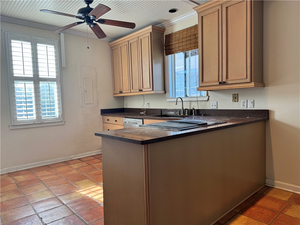 1035 Beachview Drive 303