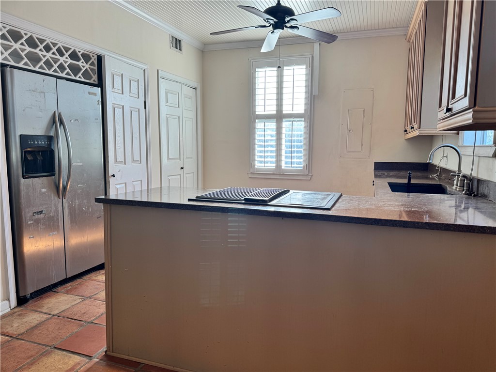 1035 Beachview Drive 303