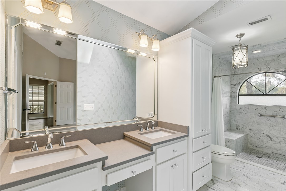 19 Bay Tree Court W