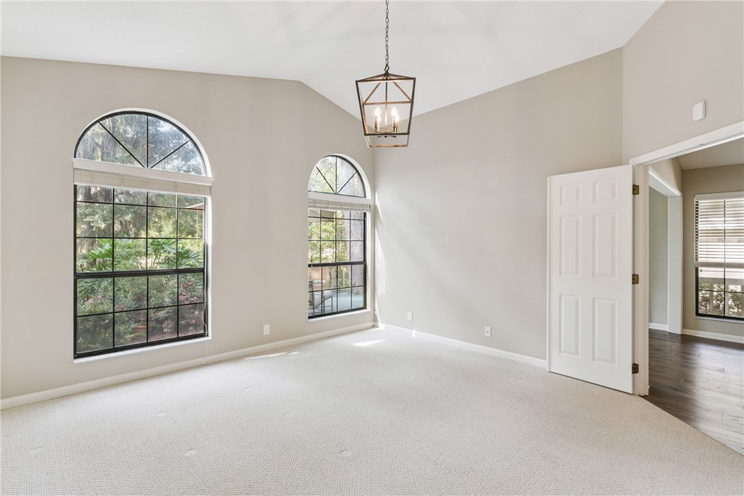 19 Bay Tree Court W