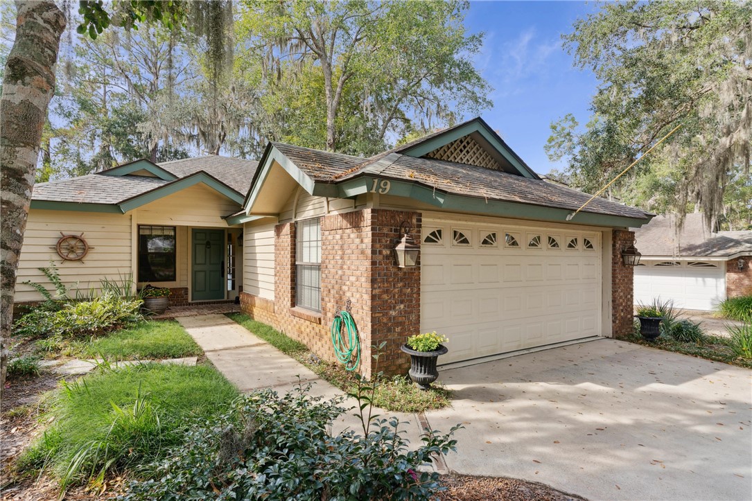 19 Bay Tree Court W