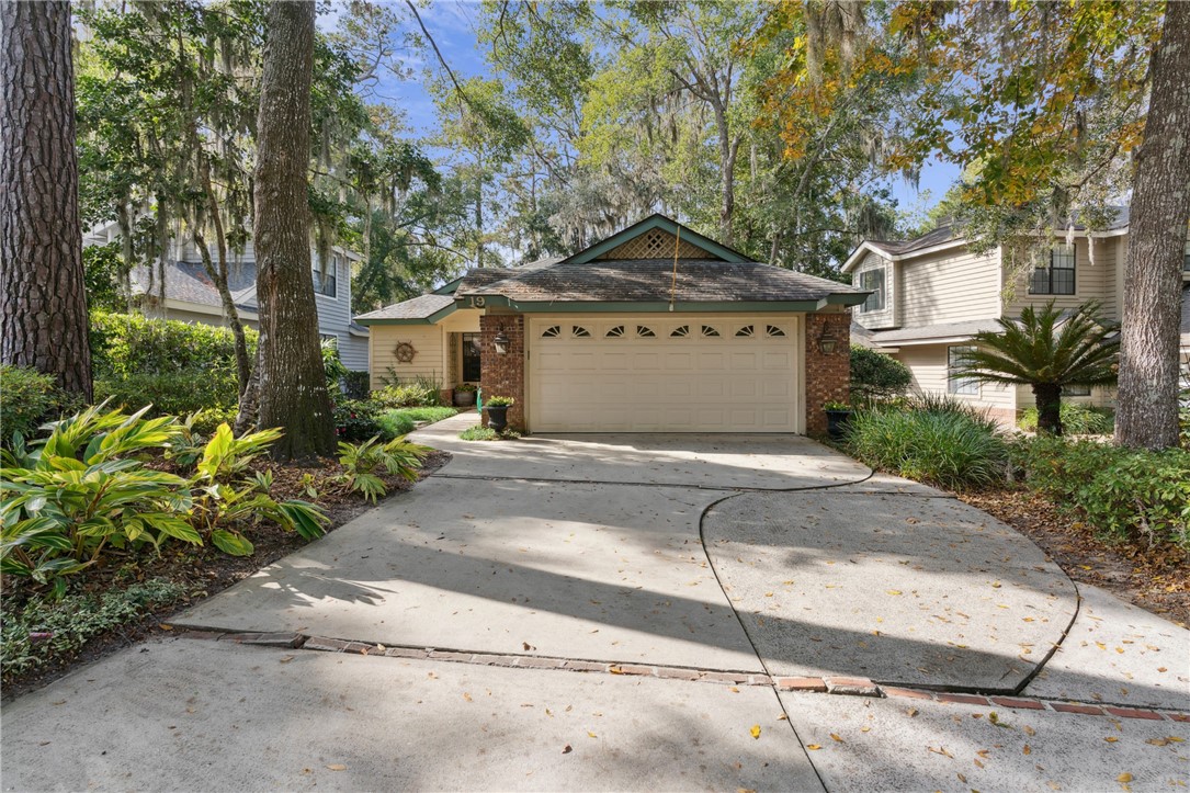 19 Bay Tree Court W