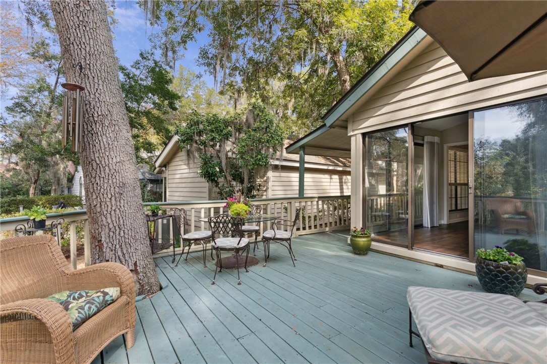 19 Bay Tree Court W
