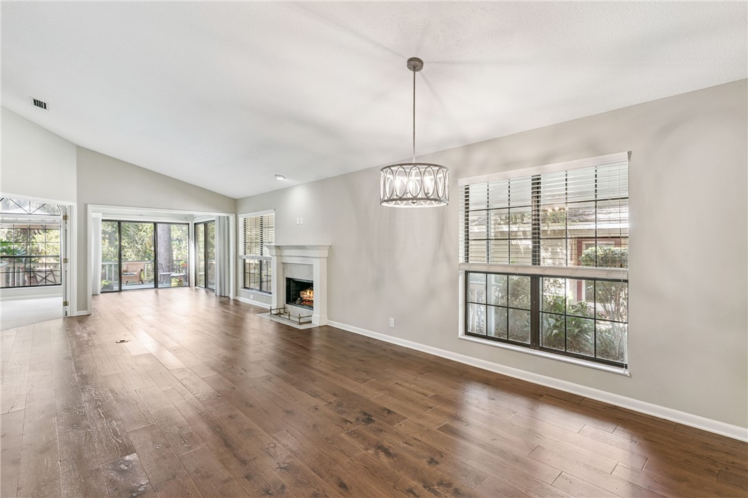 19 Bay Tree Court W