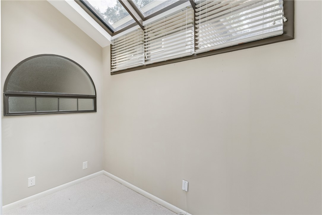 19 Bay Tree Court W