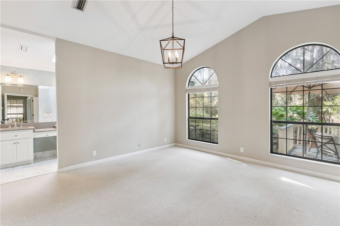 19 Bay Tree Court W