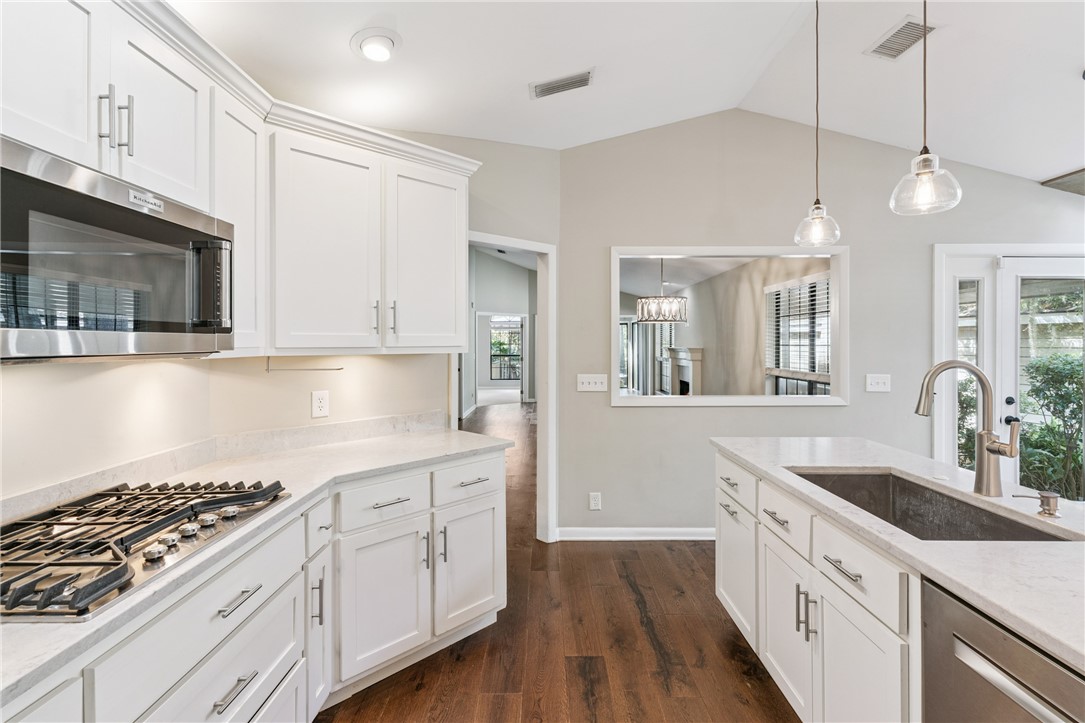 19 Bay Tree Court W