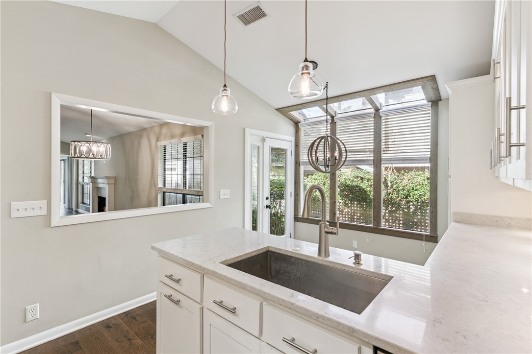 19 Bay Tree Court W