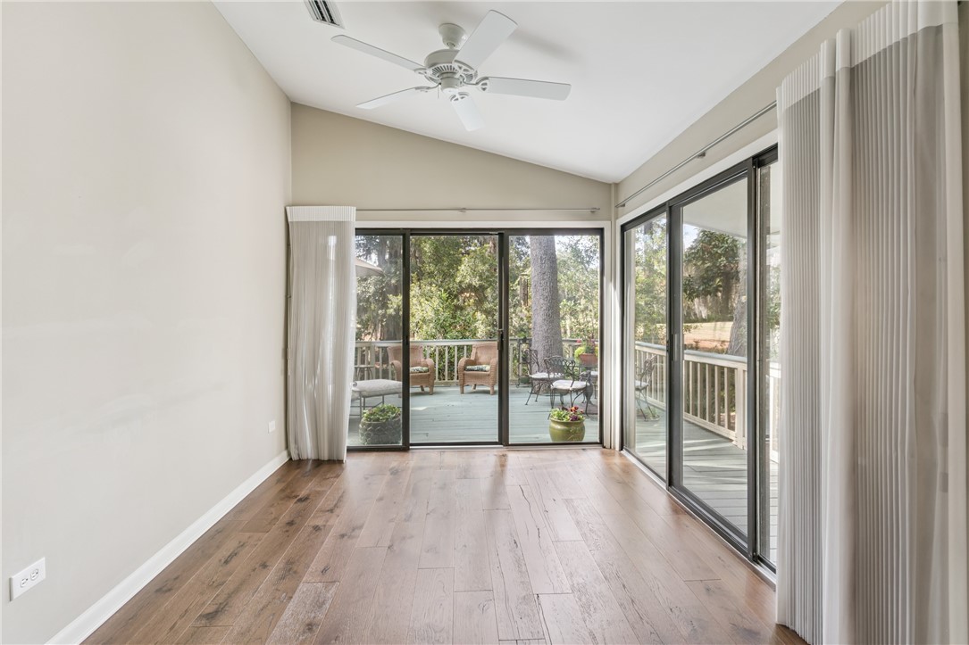 19 Bay Tree Court W