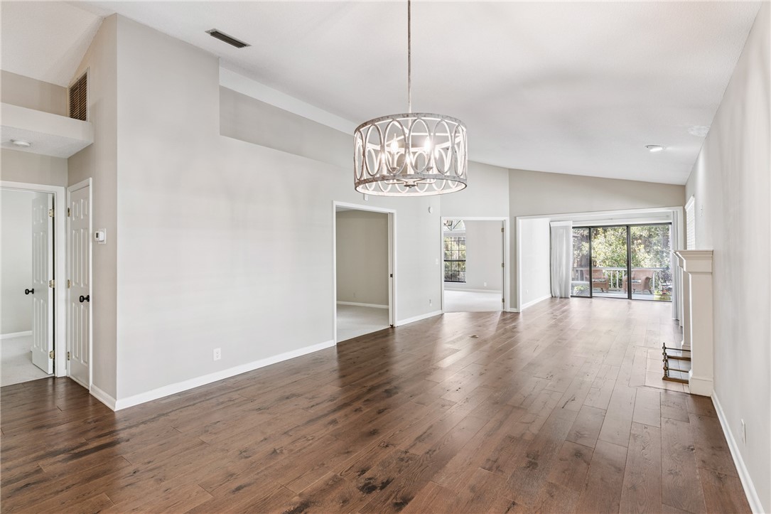 19 Bay Tree Court W