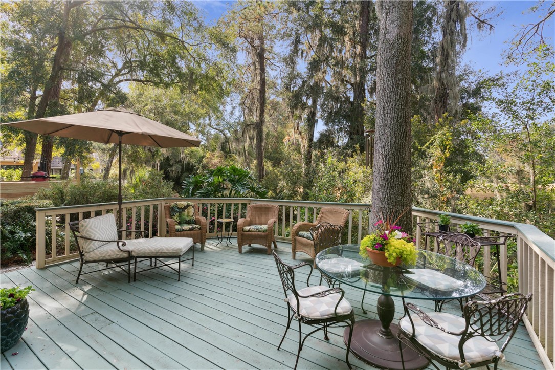 19 Bay Tree Court W