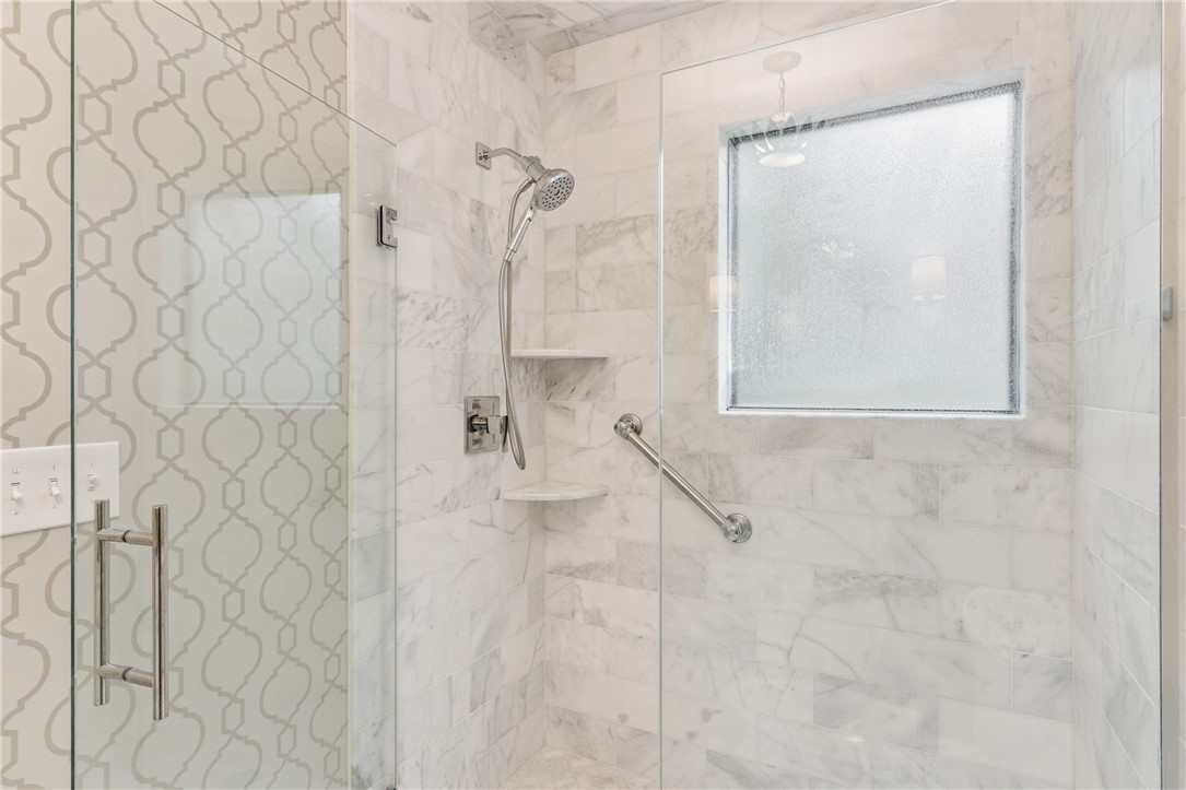 19 Bay Tree Court W