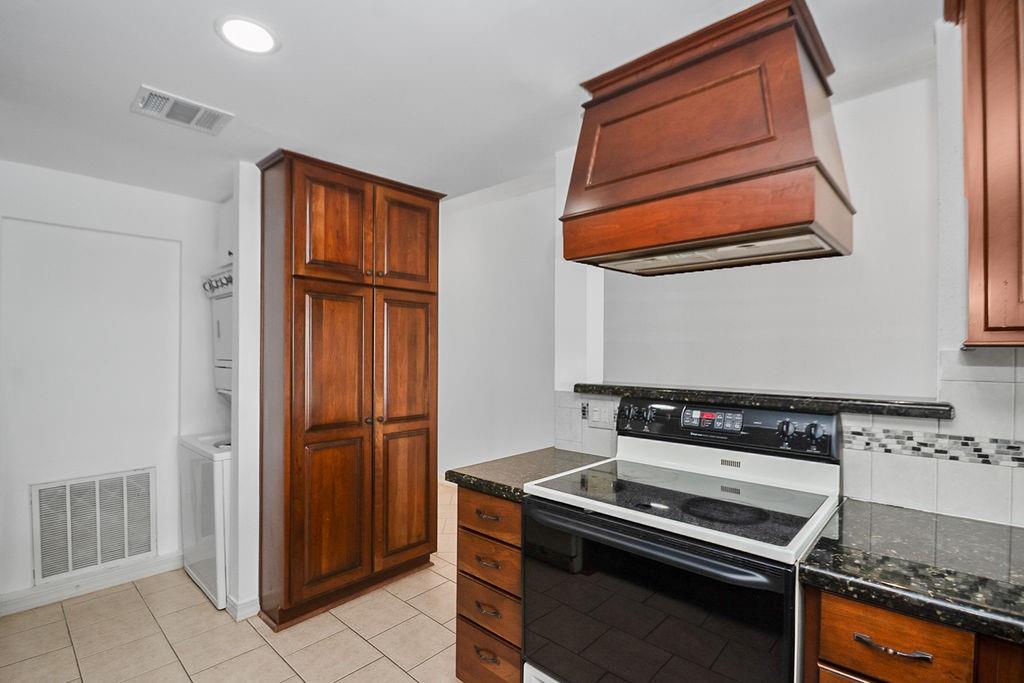401 Lakeside Lane # 311