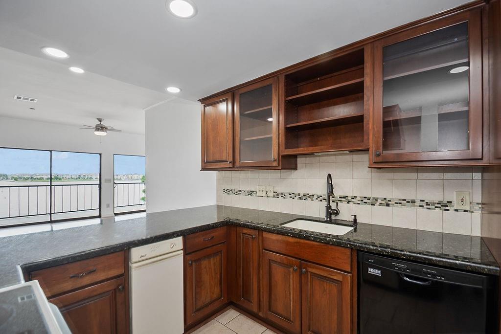401 Lakeside Lane # 311